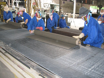 Chưa có vật liệu đủ sức thay sợi amiăng trắng trong sản xuất tấm lợp Chưa có vật liệu đủ sức thay sợi amiăng trắng trong sản xuất tấm lợp