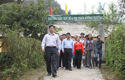 Tấm lợp Đông Anh đến với đồng bào Mường Khương
