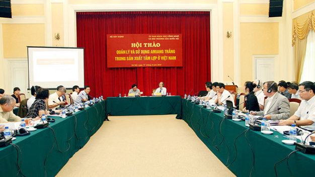 Tấm lợp amiăng gây ung thư: Tranh luận gay gắt tại hội thảo