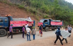 Trao tặng hơn 4.000 tấm lợp cho người dân bị tố lốc ở Nghệ An