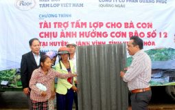 Trao tặng 5.000 tấm lợp cho người dân vùng bão lũ tại tỉnh Khánh Hòa