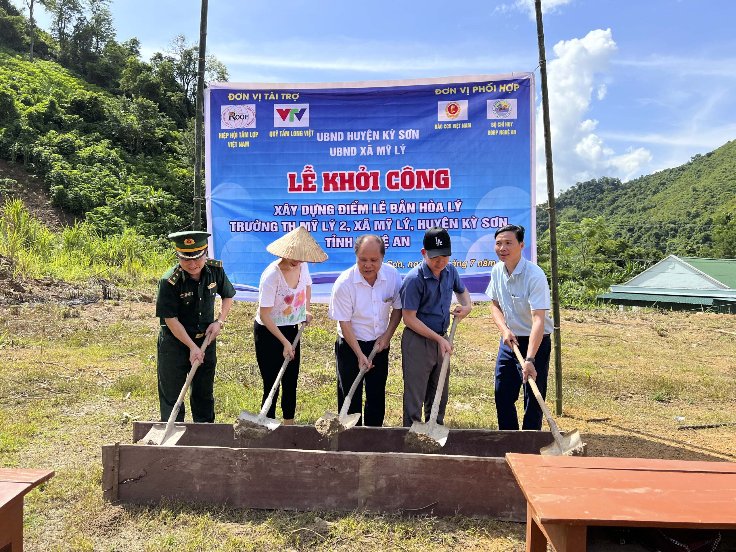 Lễ khởi công xây dựng ngôi trường mới tại bản Hòa Lý, xã Mỹ Lý (Nghệ An)