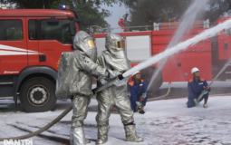 Bộ amiăng chịu nhiệt – “Lá chắn” bảo vệ chiến sĩ cứu hỏa trước sức nóng cực cao